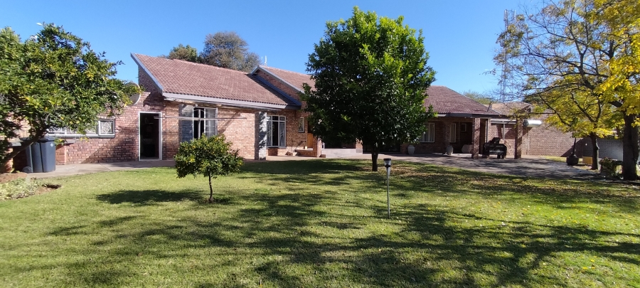 4 Bedroom Property for Sale in Jan Kempdorp Northern Cape